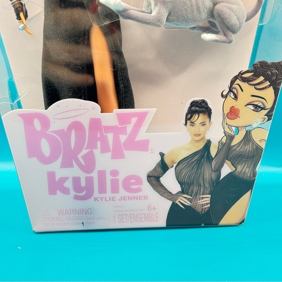 Bratz Kylie Jenner Doll Collectible MGAE 2022 Sealed Box Rare Fashion Figure - Picture 3 of 10